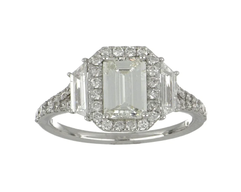 White Diamond Ring (White Diamond 1.01 cts. White Diamond 0.31 cts. White Diamond 0.4 cts.)