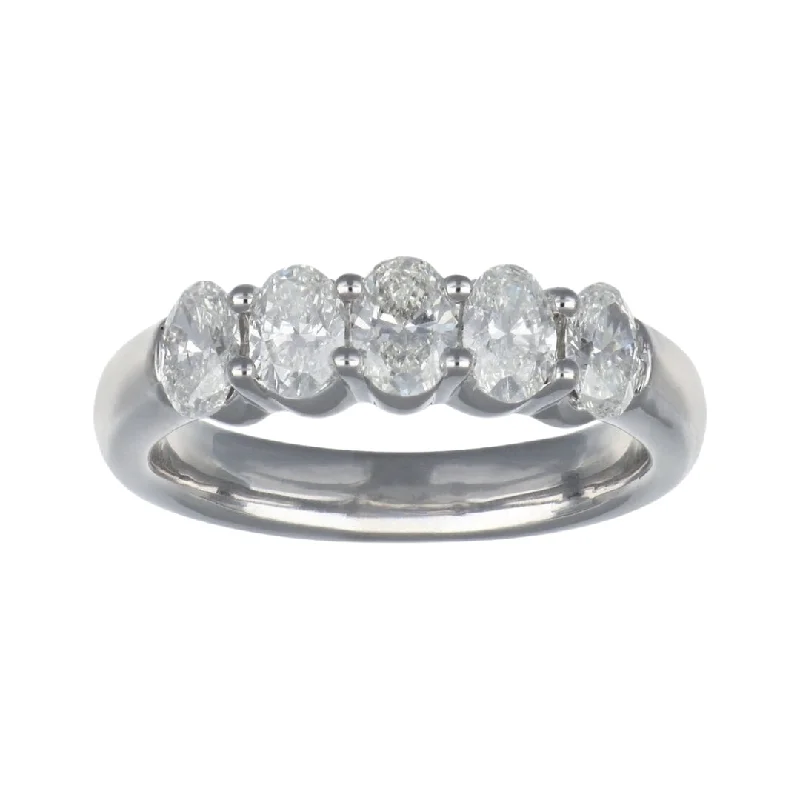 White Diamond Ring (White Diamond 1.56 cts.)