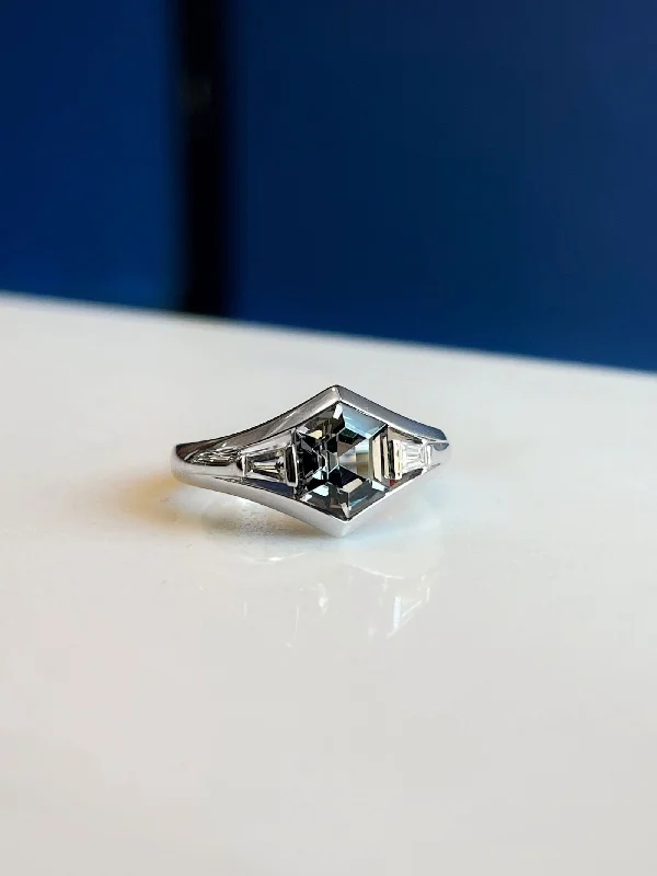 Zoma Color Grey Spinel Ring