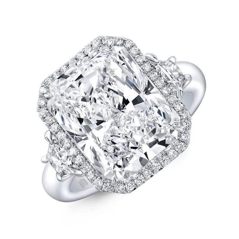 5.02 Carat Radiant-Cut G VS2 Diamond 18kt White Gold Ring with Baguette and Round Diamond Accents