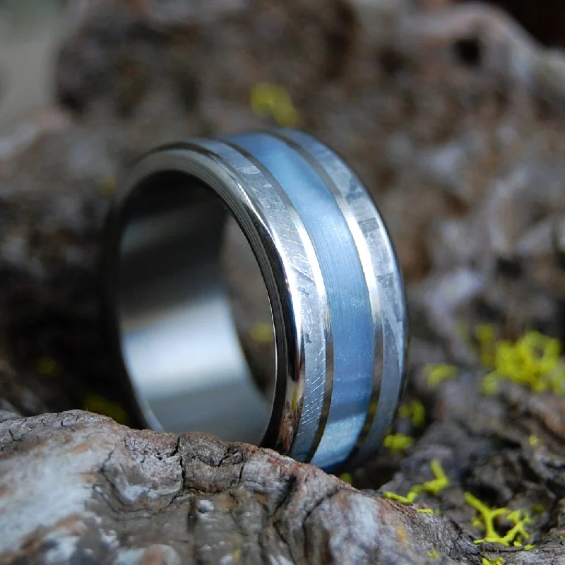 On Comet | Men's Meteorite, Gray Pearl Opalescent & Titanium Wedding Ring