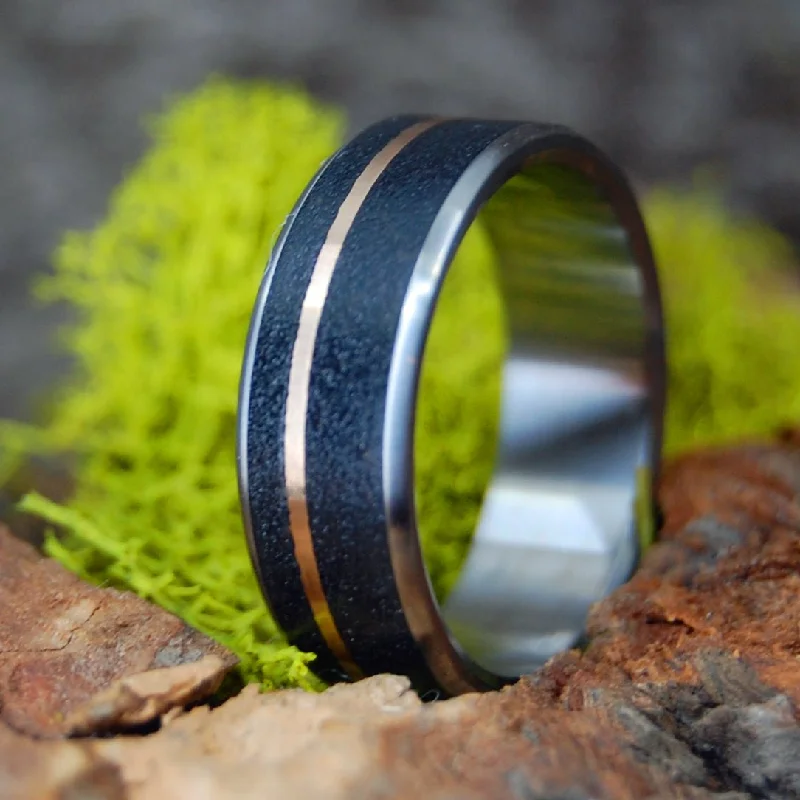 Playa Negra | Men's Black Beach Sand, Copper & Titanium Wedding Ring