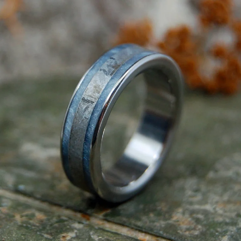 Comet's Repose | Men's Meteorite & Titanium Wedding Ring